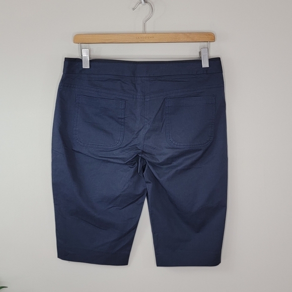 Theory | Black Bermuda Shorts Size 4 - Picture 2 of 4